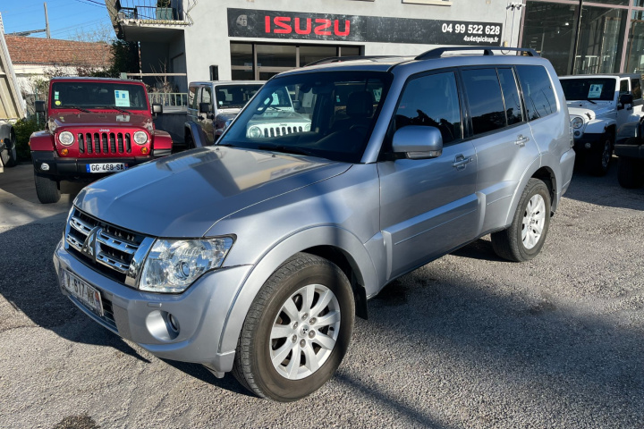 MITSUBISHI PAJERO LONG